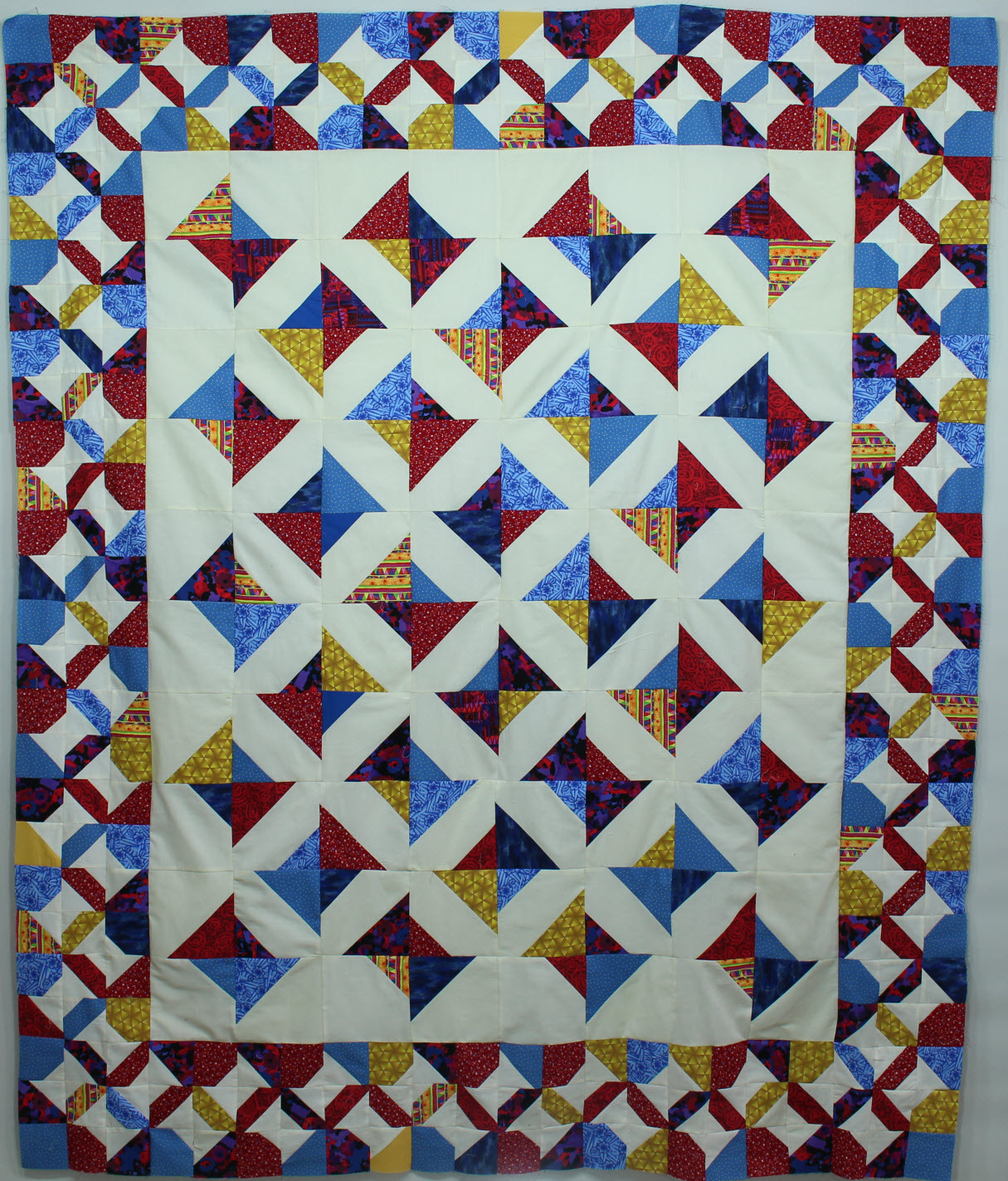 scrappy-runaway-thread-quilt-quilting-with-lori